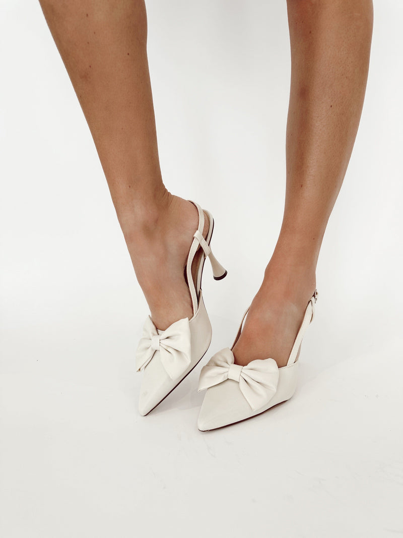 Back image of Stories pointed slingback kitten heels in white | Zapatos  casual mujer, Zapatos formales, Zapatos lindos